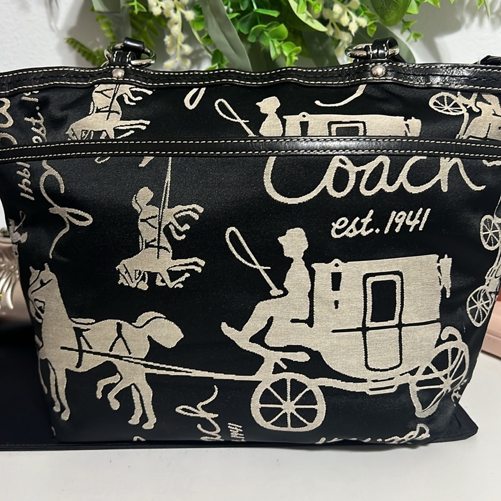 Coach Black and Cream Tote Bag - Picture 6 of 11